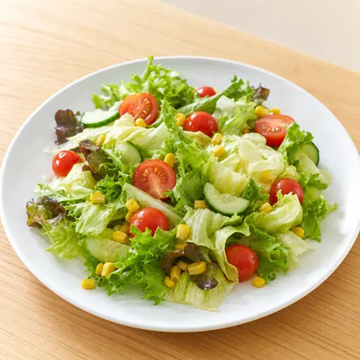 Mista, mit Eisbergsalat, Tomaten, Gurke, Mais - Bella Casa Datteln